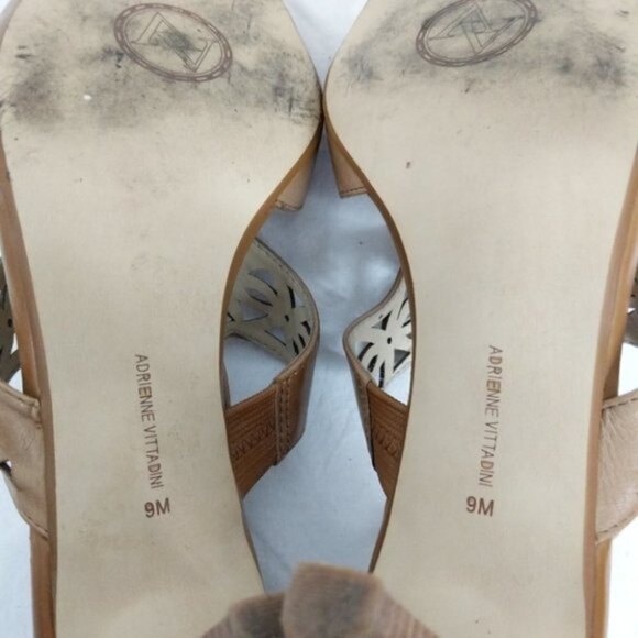 Adrianne Vittadini Cages Cut Out Peep Toe Heels 9M - Picture 9 of 9